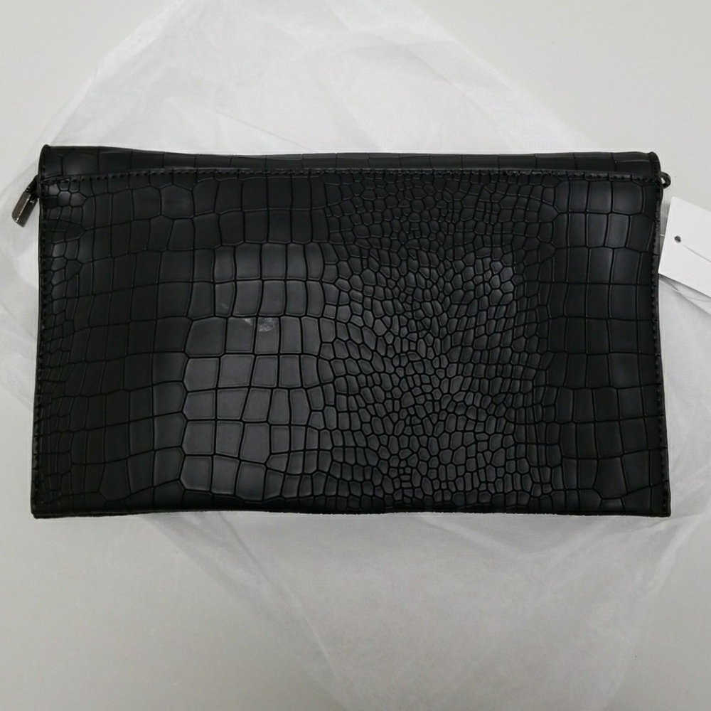 RESTOCKING SOON! 🆕️JUST IN! NEW CLUTCH/CROSSBODY! - Picture 4 of 5